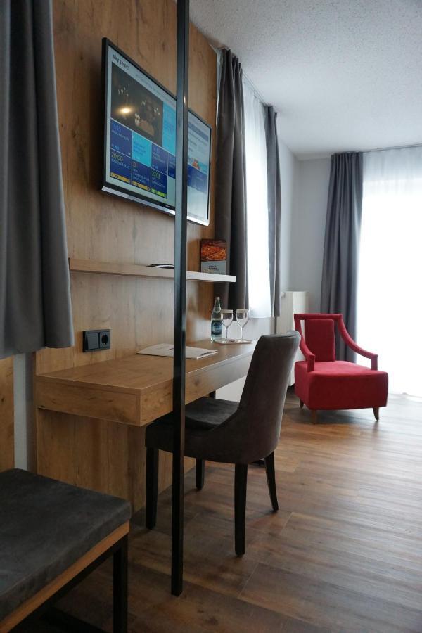 Hotel Gruener Baum Kaufbeuren Exteriör bild